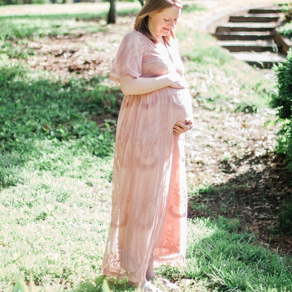 Pinkblush maternity dress size L light pink lace overlay
